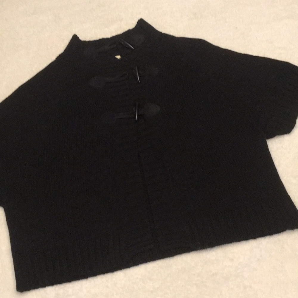 Short sleeve sweater
